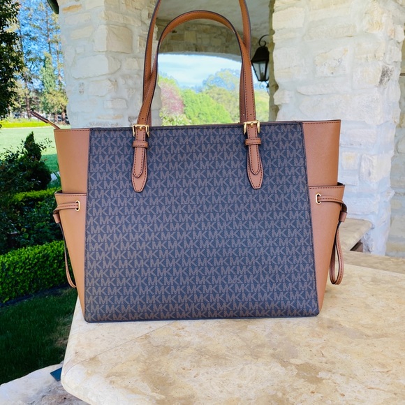 NWT Michael Kors Gilly Drawstring Laptop MK&wallet - Picture 5 of 15